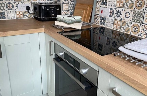 Netley House | Jasmine Cottage, a delightful 3-bedroom home