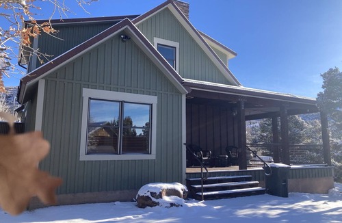 Spanish Valley Cabin | Jaydee's Run Cabin @ Whispering Oaks, 20 miles from Moab!