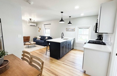 Federal Hill Apartment | Jennifer's Elegant & Cozy Broadway Walkable Stay