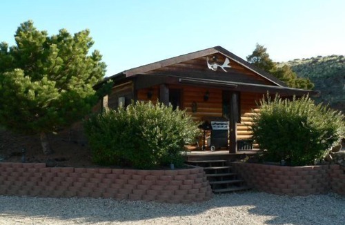 Cody Cabin | Jim Creek Cabin- Mountain Views, Cozy Cabin, on the way to Yellowstone!