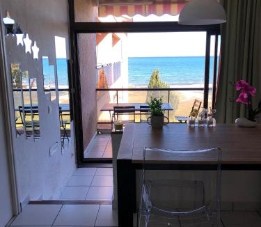 Moriani-Plage Apartment | Joli T2 les pieds dans l’eau , piscine tennis.