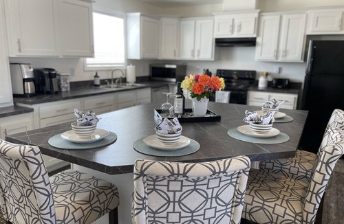 Meadview House | Joshua Tree Retreat Near Grand Canyon West Sunset Views & Stargazing