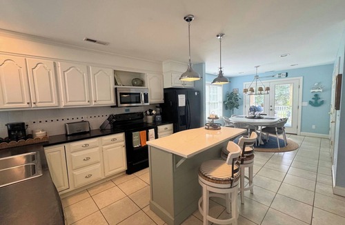 Chincoteague House | Josie's Getaway - Pet Friendly -Mini-Vacations and Month to Monthly Available