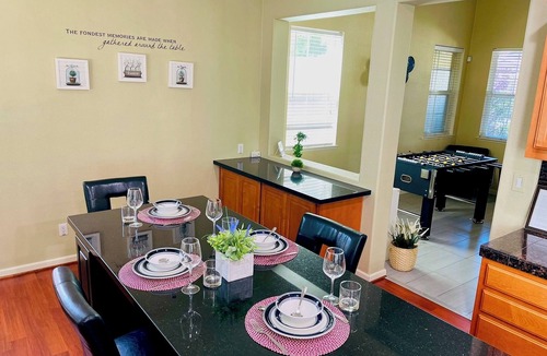 Tracy House | Joyful Retreat: Spacious 4-Bedroom Oasis to Relax & Unwind