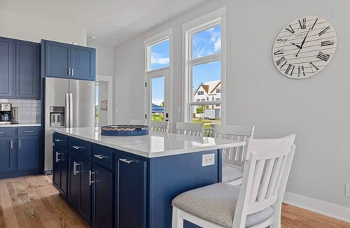 Saint Joseph House | Juniper Presents: Gorgeous Vacay Home w Marina View Near the Beach