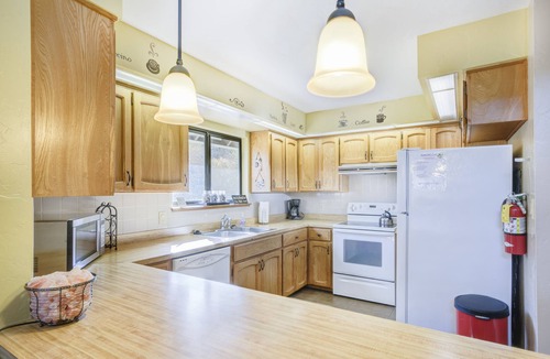 Prescott Ski Chalet | JUST 1 MILE FROM DOWNTOWN SQUARE - HOMEY CABIN NESTLED IN THE PINES
