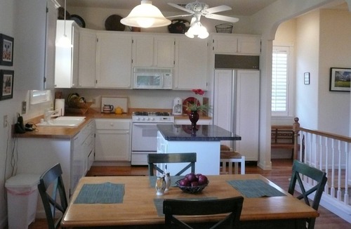 St. Helena House | Just 5 Minutes Walk To Main Street St. Helena & Vineyards - Classic Victoriana
