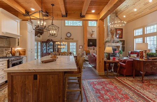 Island Park House | KABINO: NEW build! A/C SmartTVs Chef's Kitchen Spacious WiFi Grill Bill's Island Reservoir Fishing