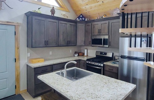 Ashton House | Kabino: River Run Cabin on Henry's Fork, Fire Pit, perfect fishing trip!