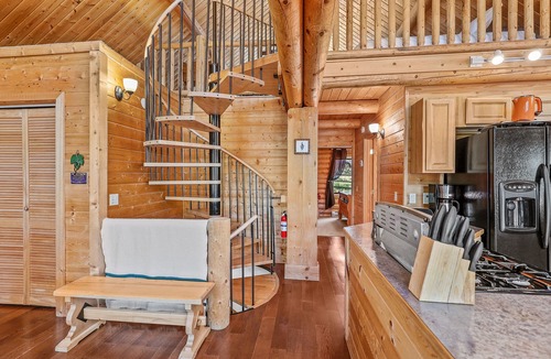 Kachina Village Cabin | Kachina Tree House | 3BR | | Spend Spring in Flagstaff!