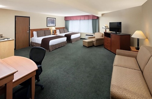 Kalispell Hotel | Kalispell Nature Getaway! Free Parking, Swimming Pool, Pet-friendly Property!