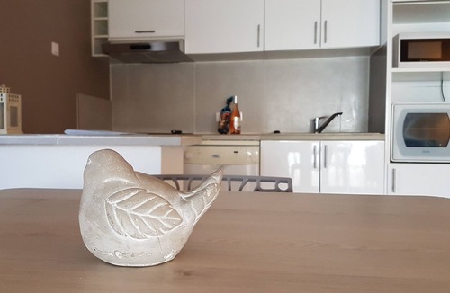 Tarcu Apartment | Kallisté – A Simple and Authentic Stay by the Sea