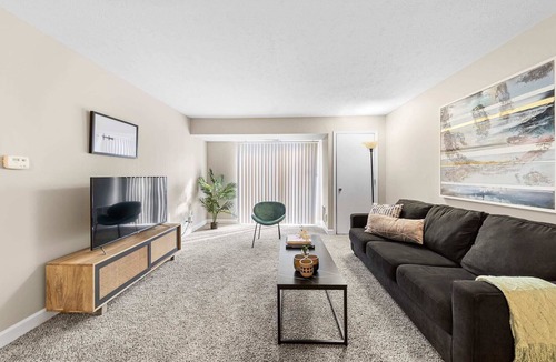 Northeast South Bend Apartment | Kasa | Welcoming 2BD, Near the Chocolate Factory | South Bend