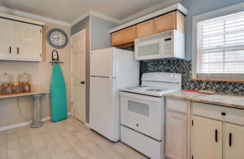 Vine Grove Apartment | Kentucky Adventure Cottage Near Fort Knox
