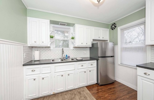 Roselawn Finance Condo | Kenwood Keys 2 – Stay for 6!