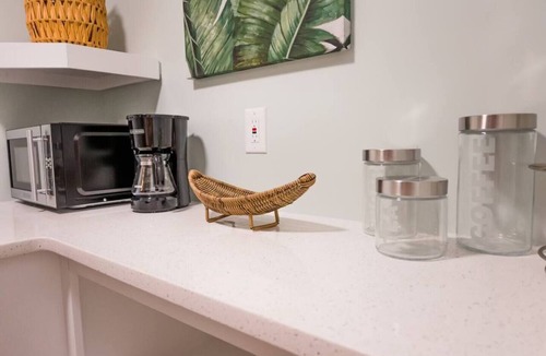 Surf City Apartment | Key West 2- Beach Access - Dog Friendly - Bikes – Grill