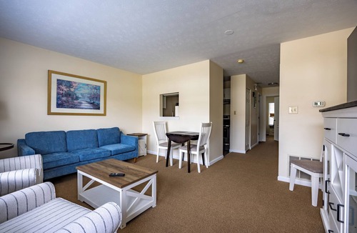 Indianapolis Villa | Keystone Garden Villa A