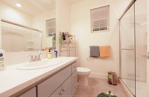 West Sacramento House | Kick back & relax in this safe, quiet, calm, stylish space in West Sacramento.