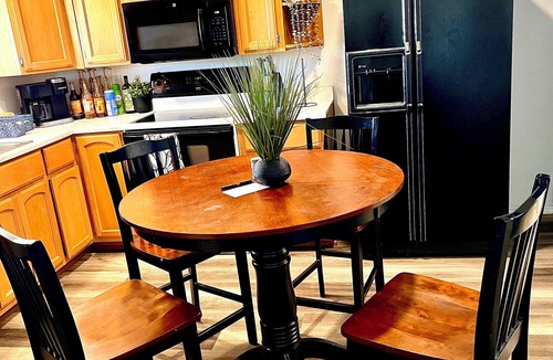 Golden Valley House | Kid & Pet Friendly Farm Guesthouse