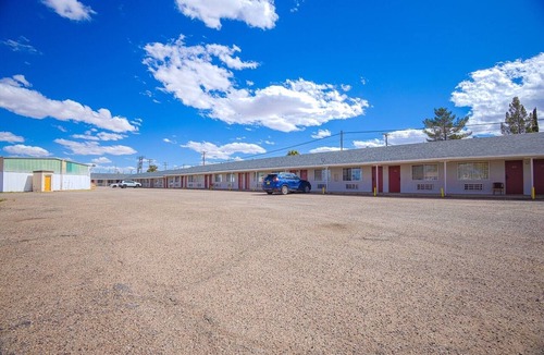 Lordsburg Apartment | King Bed Non-Smoking
