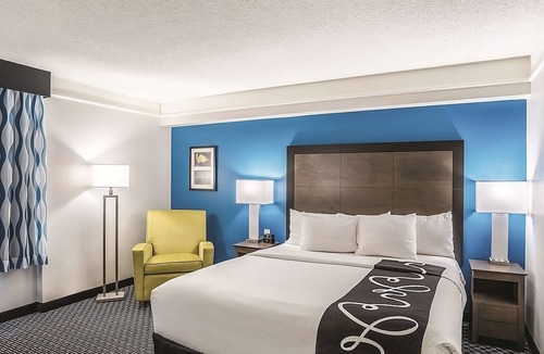 Ahwatukee Foothills Hotel | King Bed Room at La Quinta Inn & Suites, Pet-Friendly, Near Phoenix Zoo