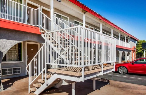 Ridgecrest Apartment | King Bed|Smoking|Ridgecrest CA