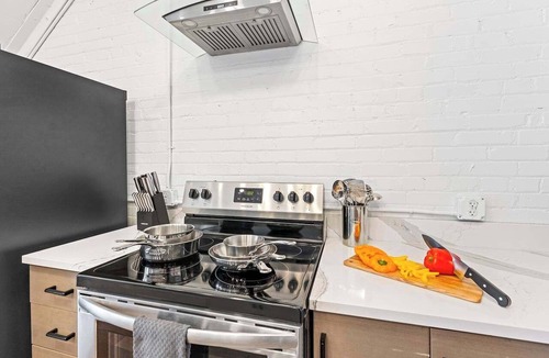 Shelby Park Apartment | KING Sleep10 5Bed 4BR 2BA Swepson ICON 102