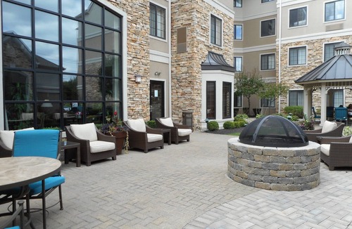 Beckett Ridge Condo | King Suite | Free Daily Breakfast and Parking