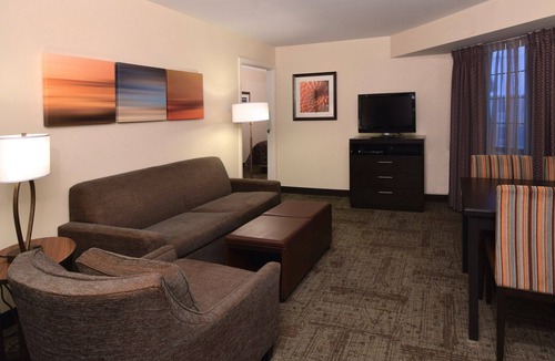 Beckett Ridge Condo | King Suite | Free Daily Breakfast and Parking