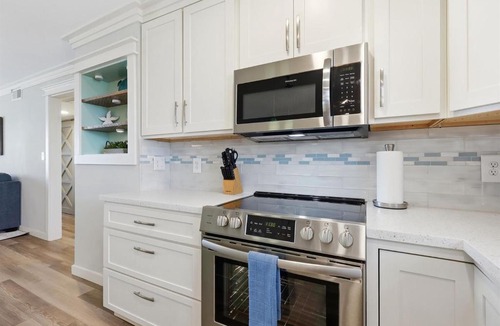 Sneads Ferry Apartment | Kingfisher Oceanfront Condo w Pool & Elevator