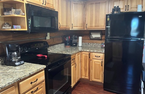 Noxon Cabin | Knute’s Kozy Kabin - rustic charm/log cabin & modern comfort—dog/family friendly