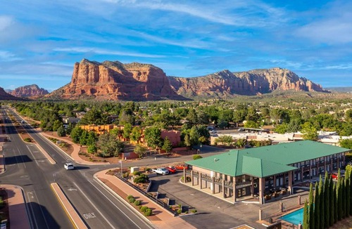 Oak Creek Hotel | Kokopelli Inn Sedona, Trademark Collection by Wyndham
