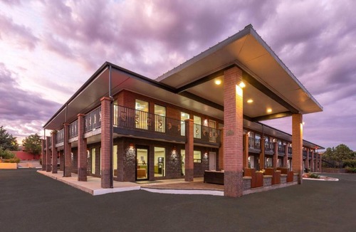 Oak Creek Hotel | Kokopelli Inn Sedona, Trademark Collection by Wyndham