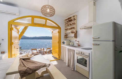 Milos Boat Rental | Ky-ma Boat House