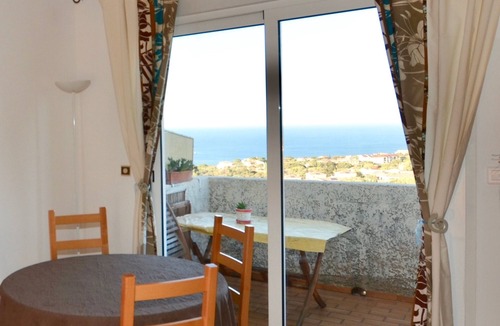 Monticello Apartment | L'Ile-Rousse, lovely 4-person apartment, private parking, air conditioning and stunning sea view