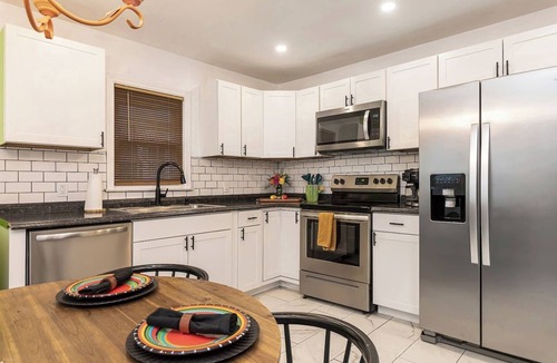 Deer Park House | *La Casa Bella* 5BR, 3BA, Games, 2 Living Areas