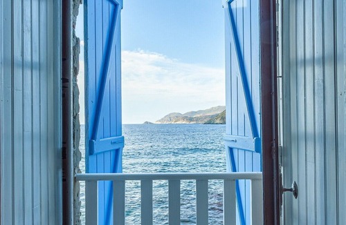 Pino House | La Casette a charming house feet in the water