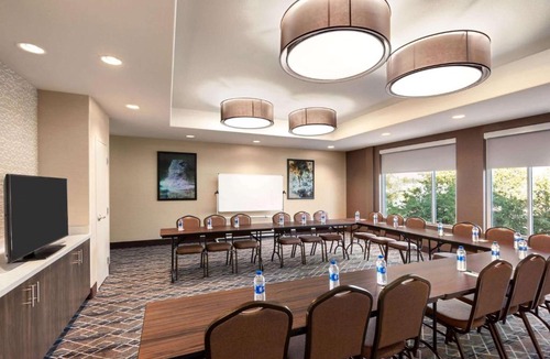 Clovis Hotel | La Quinta by Wyndham Clovis CA