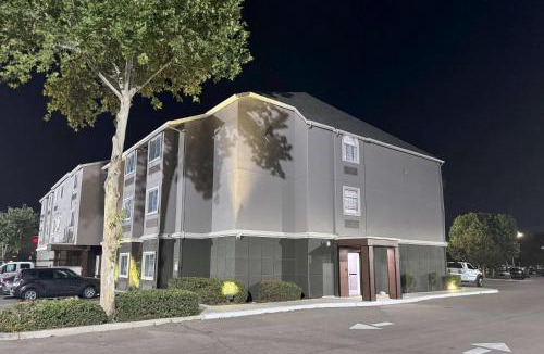 Tulare Hotel | La Quinta by Wyndham Tulare