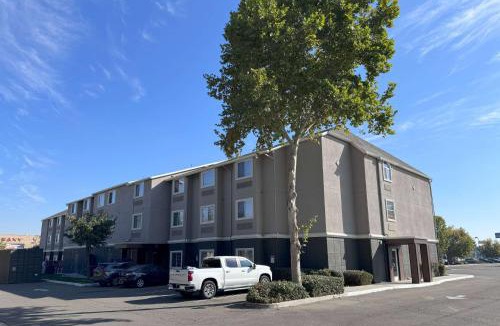 Tulare Hotel | La Quinta by Wyndham Tulare