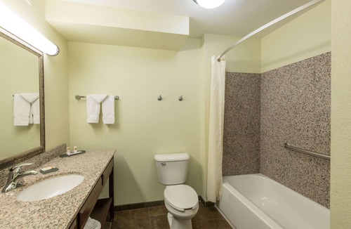 Paradise Hotel | La Quinta Inn & Suites by Wyndham Las Vegas Airport South