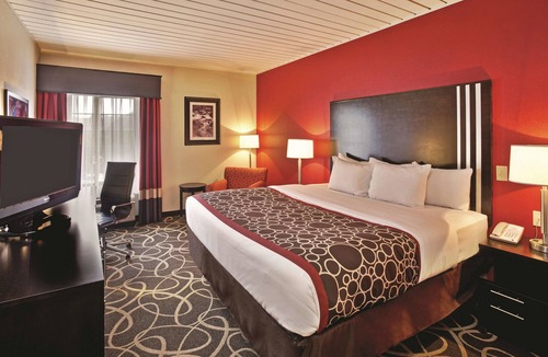 Elkview Hotel | La Quinta Inn & Suites by Wyndham Elkview - Charleston NE