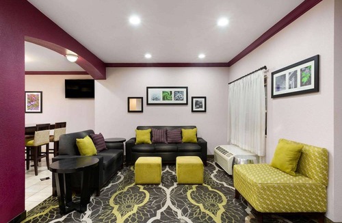 Tulare Hotel | La Quinta Inn & Suites by Wyndham Tulare