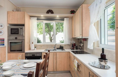 Saronikos Apartment | Lagonisi Garden Stay, 10min Walk to Beach