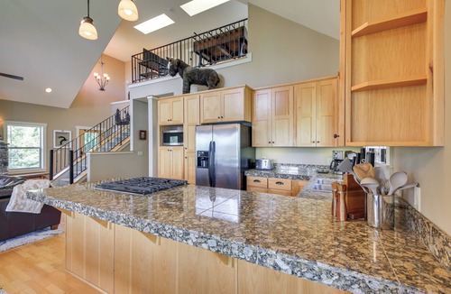 Sagle House | Lake Access + Water Views: Bottle Bay Family Home!