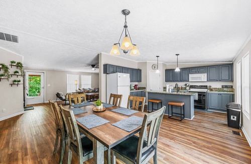 Bumpass House | Lake Anna Water Access, Slps 8, Boat Slip, Hammock & Volleyball