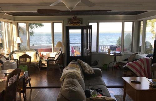Dresden House | Lake Dreamin - 100ft Private Level Beach w Hot Tub & Amazing Views - Pets OK - Walk to Winery & Brewery