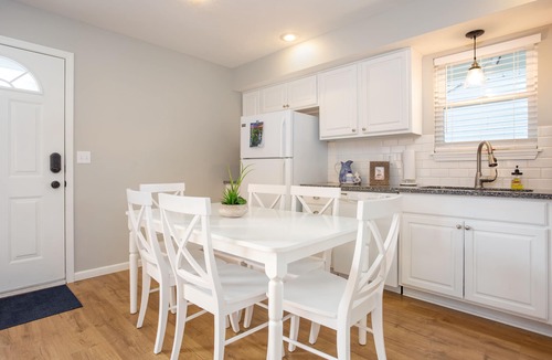 Huron House | Lake Erie Getaway Near The Beach & Cedar Point