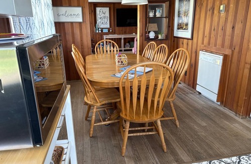 Huron House | Lake Erie Home near the lake with boat parking.