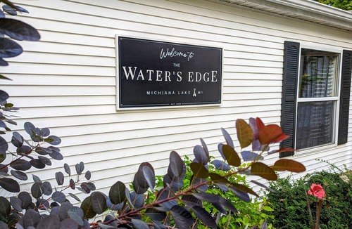 Bronson House | Lake house with swimming and kayaks
